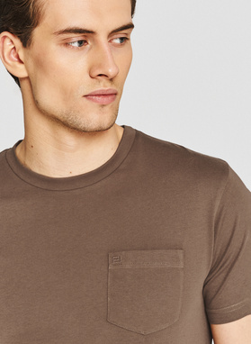 Brązowy bawełniany t-shirt z kieszonką