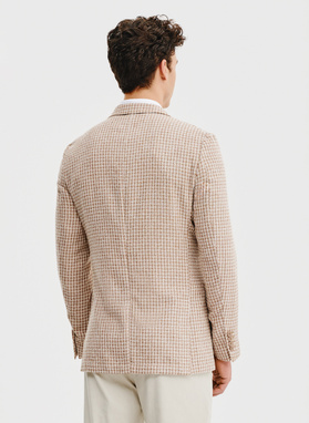 Beżowa marynarka w pepitkę