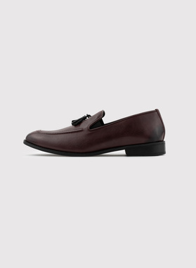 Bordowe loafersy męskie z frędzlami