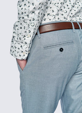 Błękitne spodnie męskie