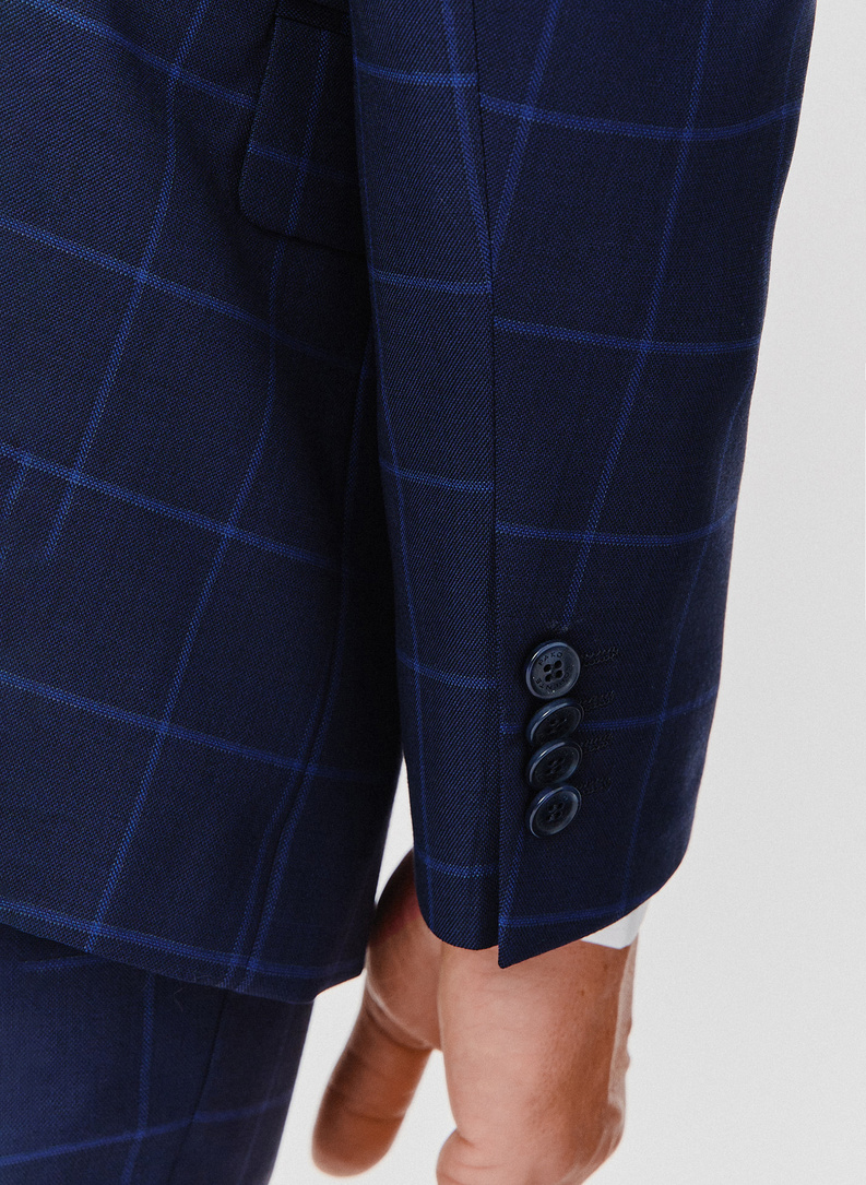 Dwuczęściowy granatowy garnitur męski w niebieską kratę