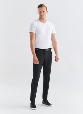 Gładki garnitur męski w kolorze czarnym