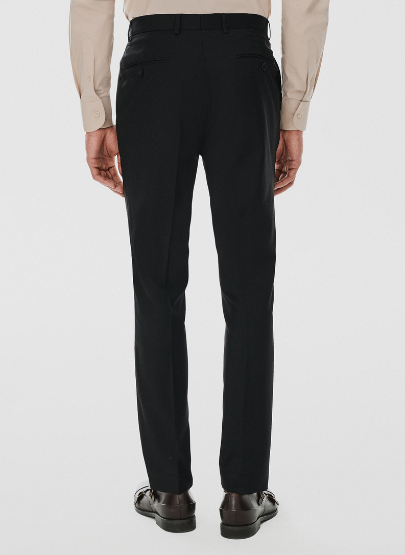 Dwuczęściowy czarny garnitur męski