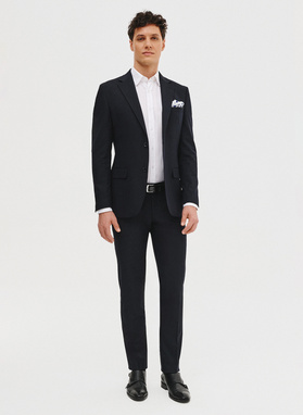 Granatowa marynarka garniturowa