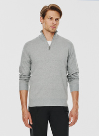 Szary sweter z wysoką stójką zapinaną na zamek