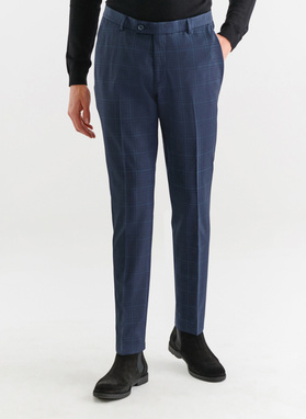 Granatowy garnitur z wełną