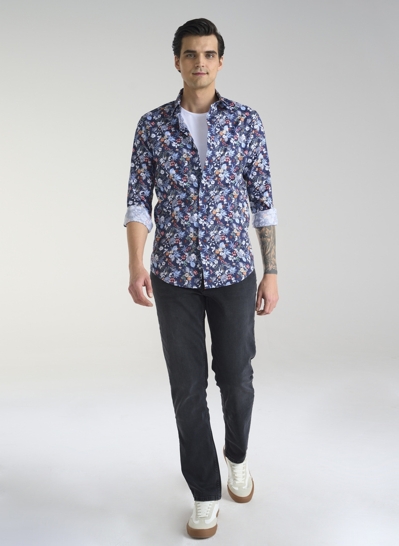 Granatowa koszula w kolorowy wzór