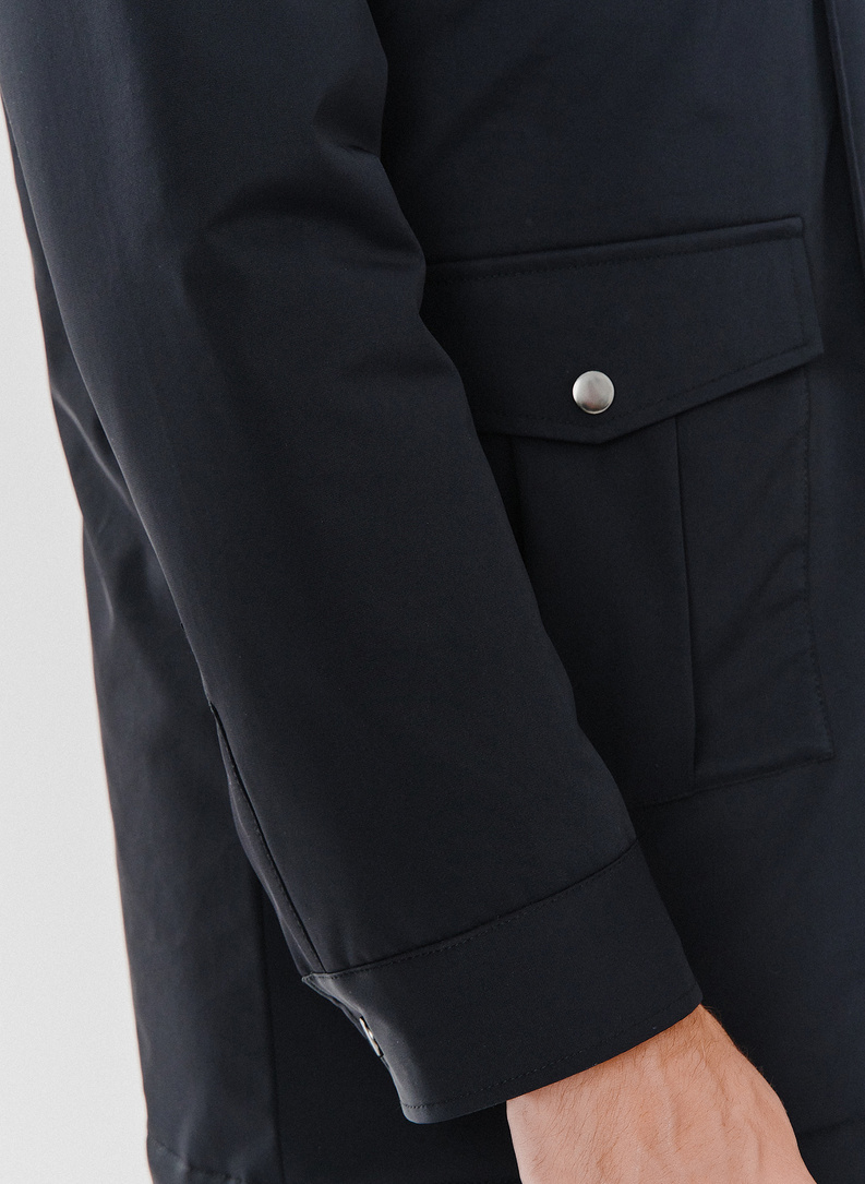 Granatowa kurtka męska o prostym kroju