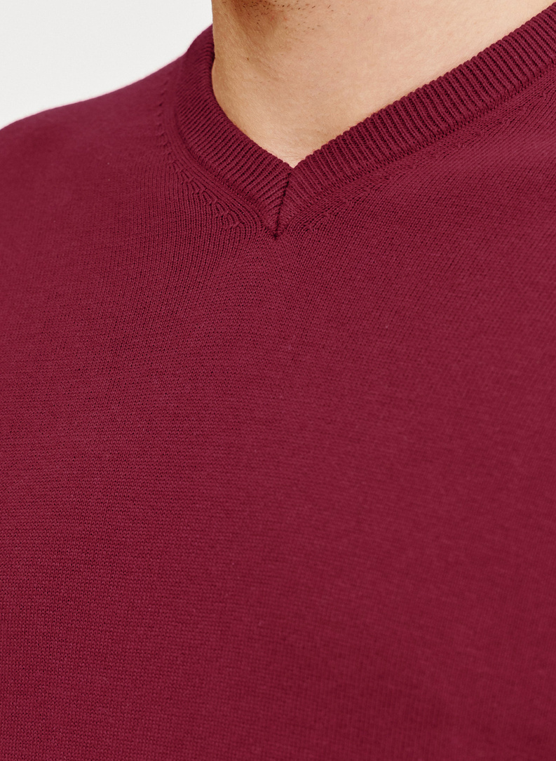 Czerwony męski sweter w serek