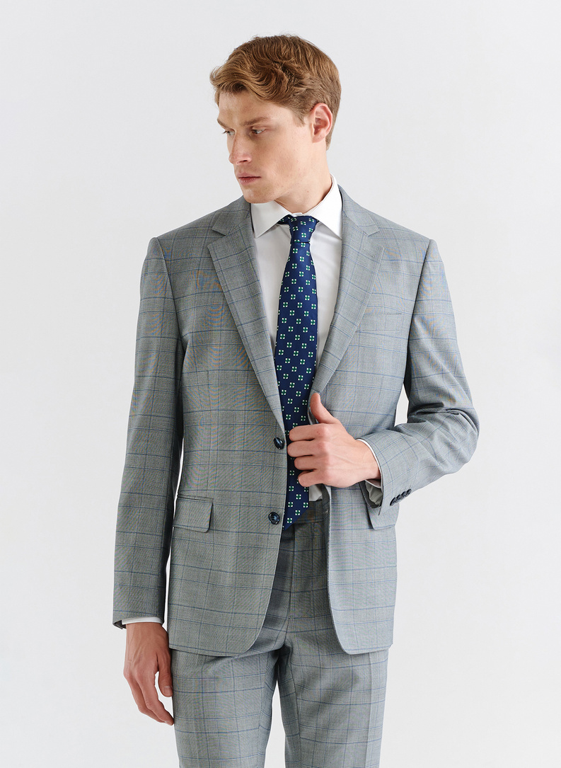 Szary garnitur męski w niebieską kratę