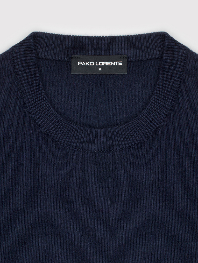 Granatowy sweter męski