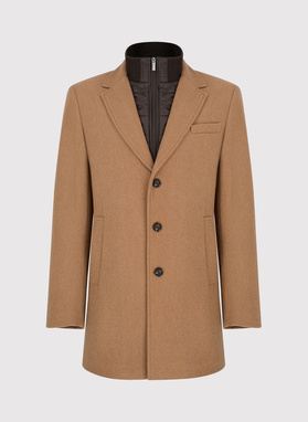 Beżowy płaszcz męski z odpinanym kołnierzem