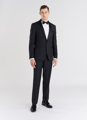 Czarna marynarka smokingowa