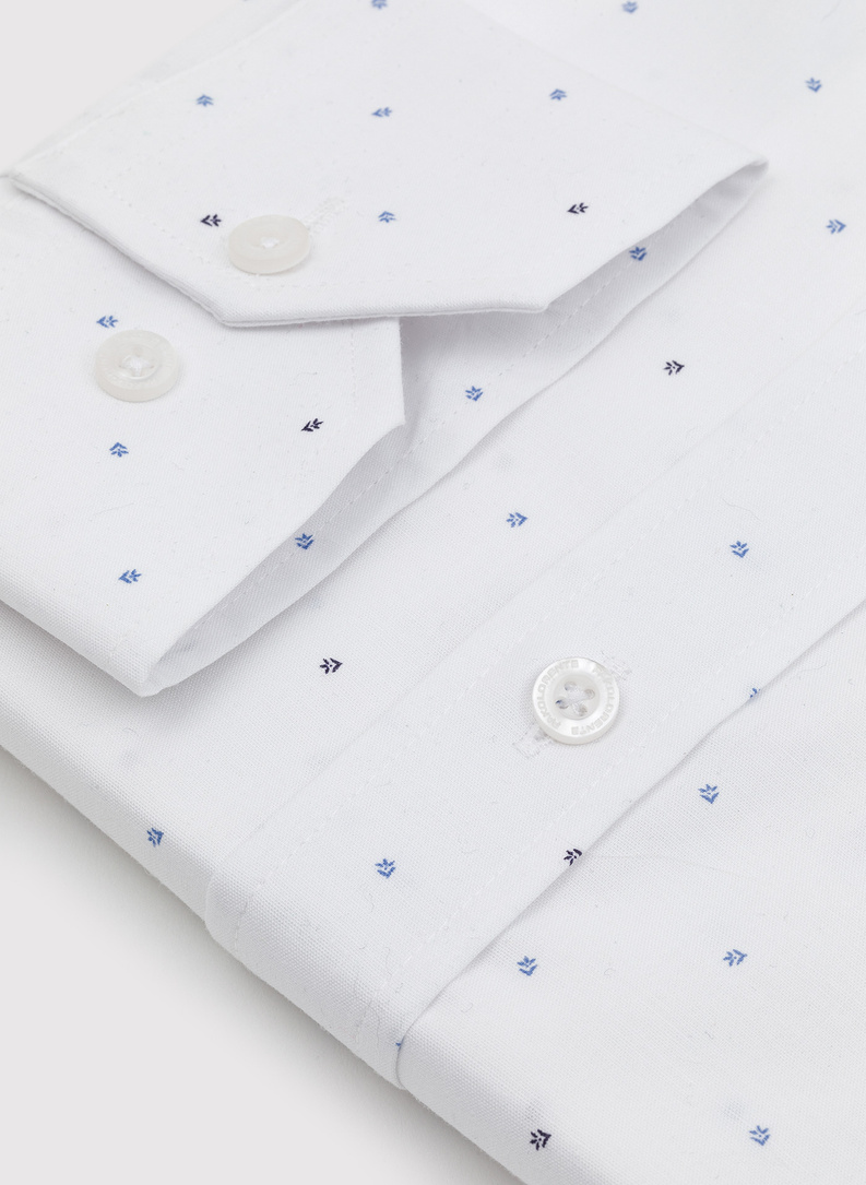 Biała koszula w mikrowzór