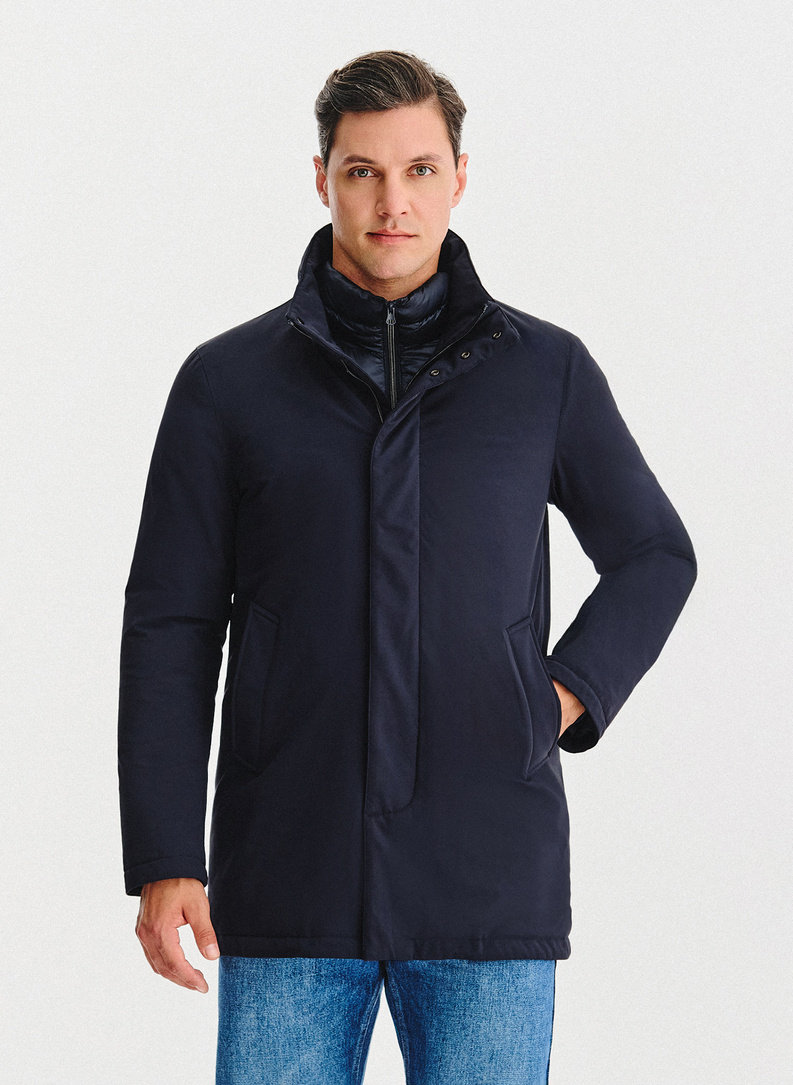 Granatowa kurtka z odpinanym kołnierzem