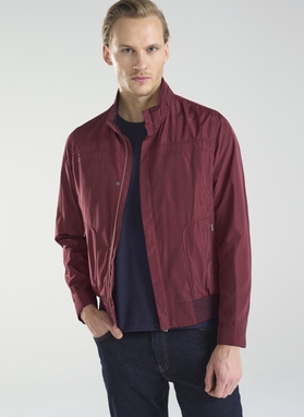 Czerwona krótka kurtka męska