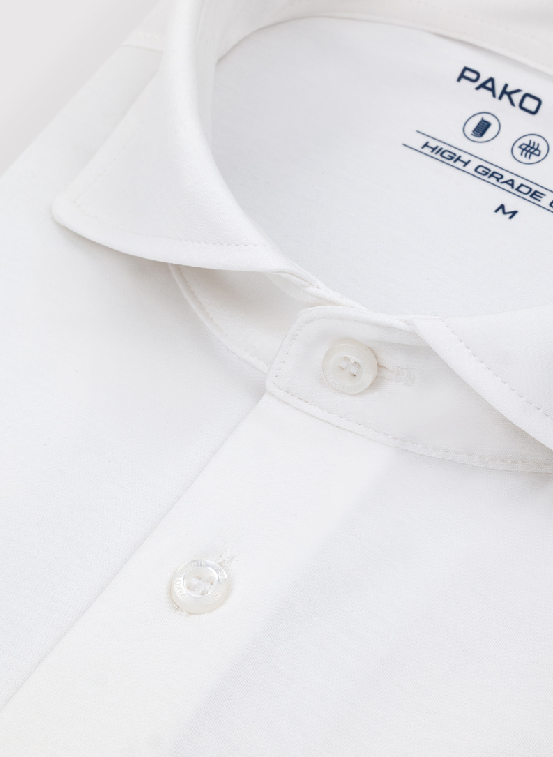 Biała dzianinowa koszula męska