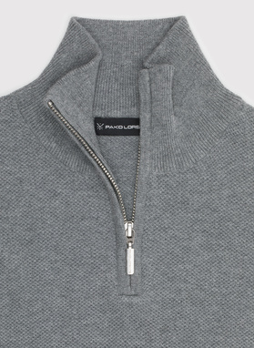 Szary sweter z wysoką stójką zapinaną na zamek