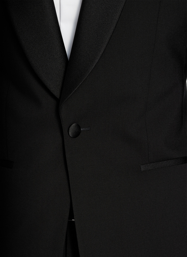 Ślubny smoking męski z szalowym kołnierzem