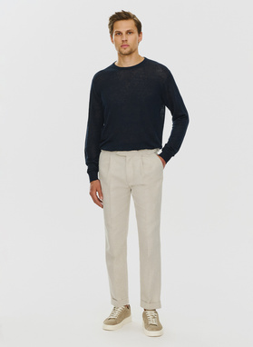 Męskie spodnie w kolorze beżowym w jodełkę