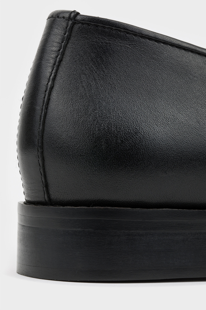 Czarne loafersy męskie z frędzlami