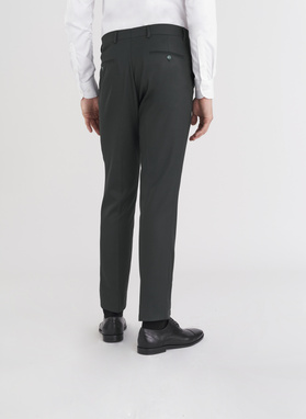 Elegancki zielony garnitur męski