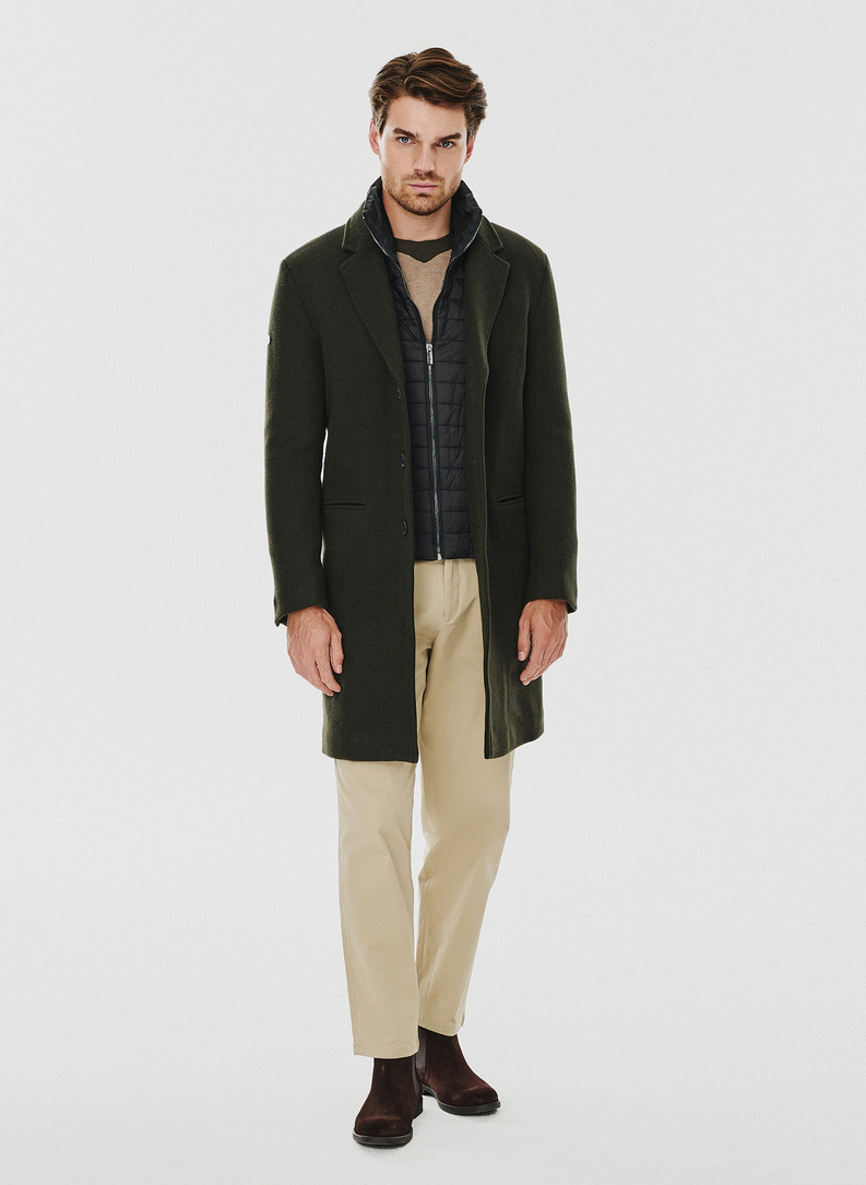 Wełniany płaszcz męski w kolorze zielonym