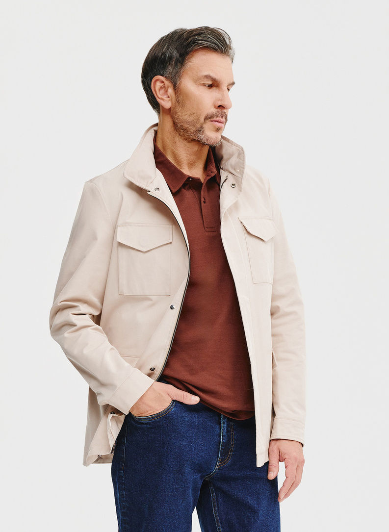 Wiosenna kurtka w kolorze beżowym