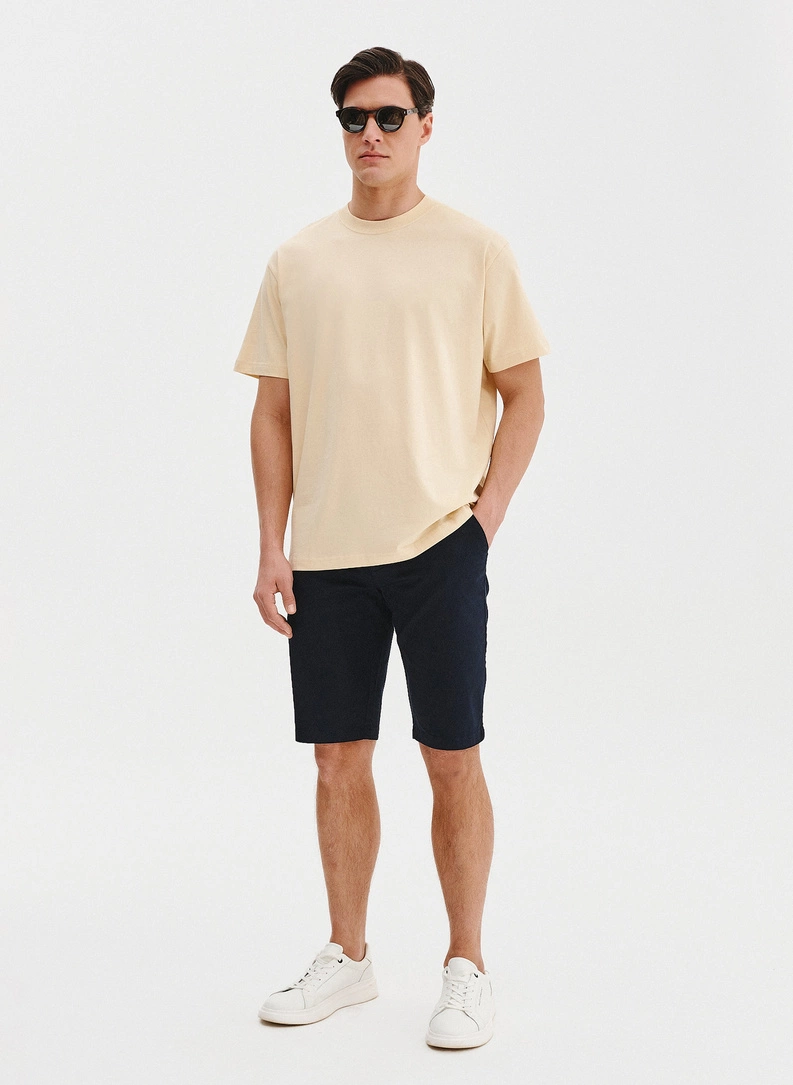 Beżowy t-shirt oversize