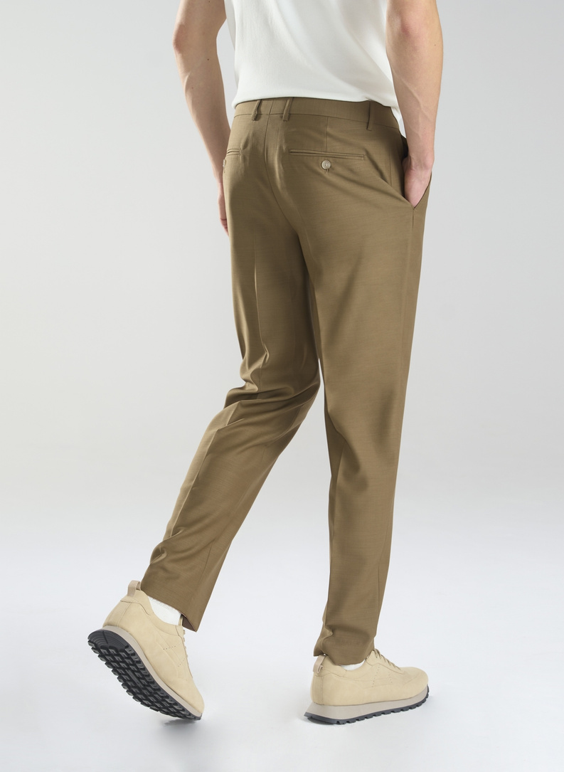 Jasnobrązowy męski garnitur z wełną