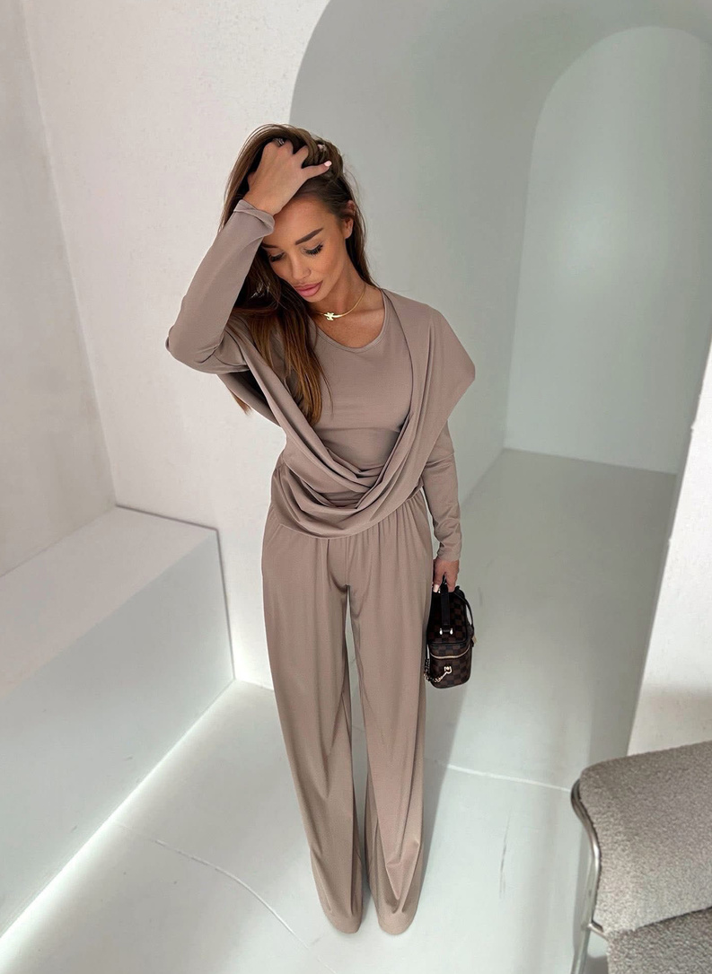 Komplet damski MEDI w kolorze beżowym