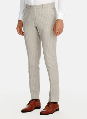 Beżowy garnitur męski w prążek