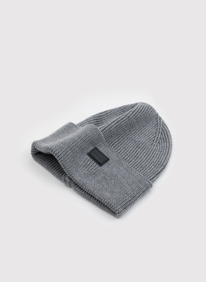 Wełniana czapka w kolorze szarym