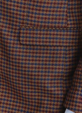 Brązowa marynarka w drobną kratę