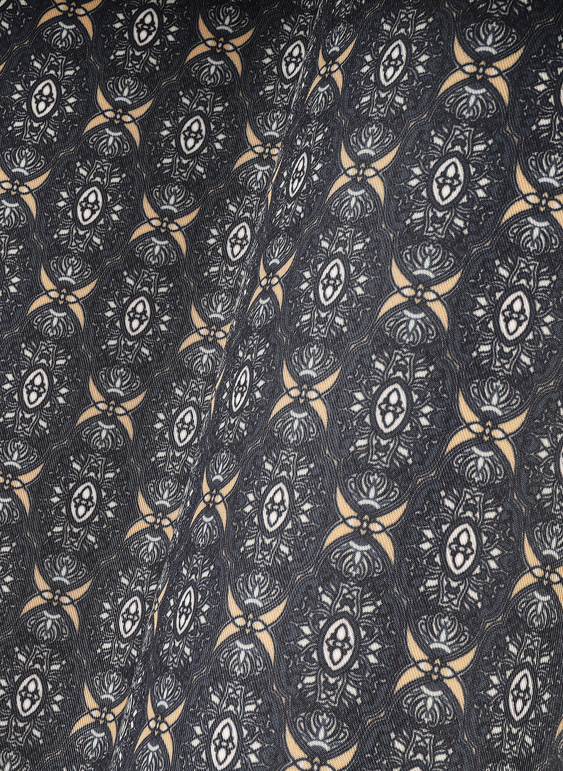 Ciemnoszara poszetka w geometryczny wzór