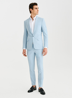 Ślubny błękitny garnitur męski