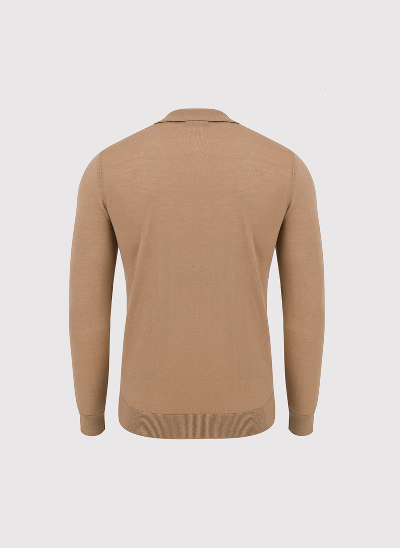 Kamelowy sweter z kołnierzykiem polo