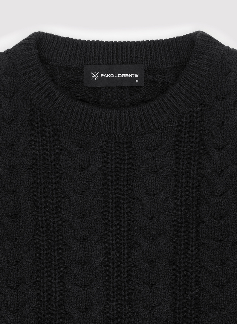 Czarny sweter męski o warkoczowym splocie