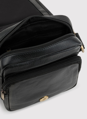 Czarna skórzana torba męska na ramię