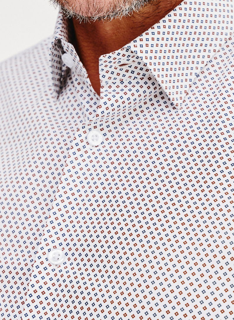 Biała koszula męska w mikrowzór