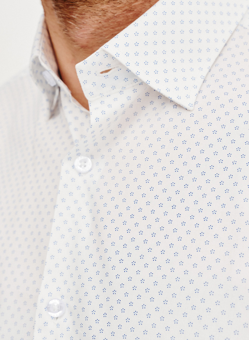 Biała koszula męska w mikrowzór