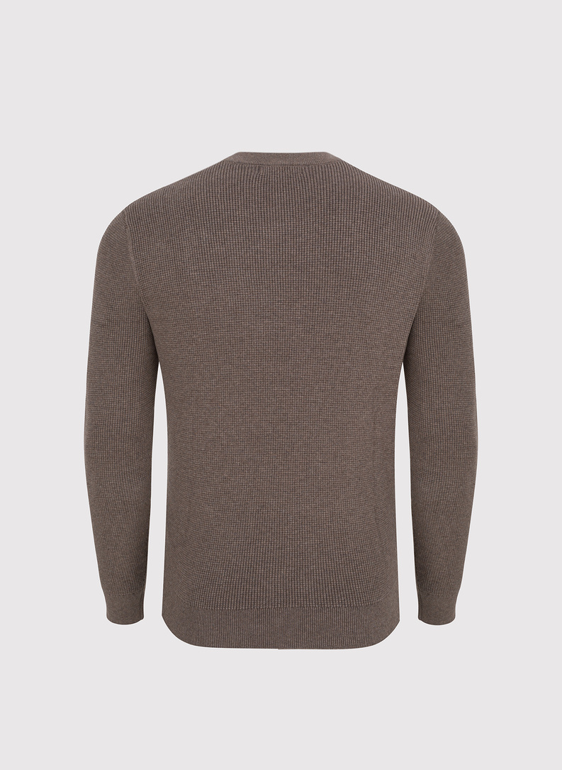 Męski sweter w kolorze brązowym