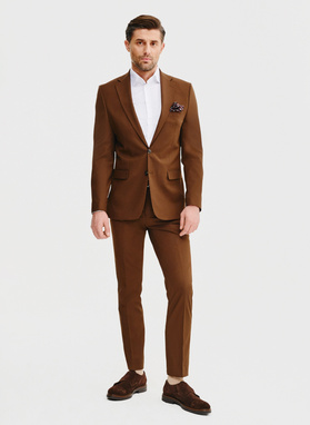 Ślubny brązowy garnitur męski