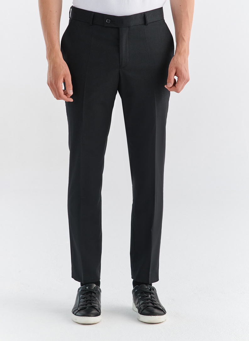 Gładki garnitur męski w kolorze czarnym