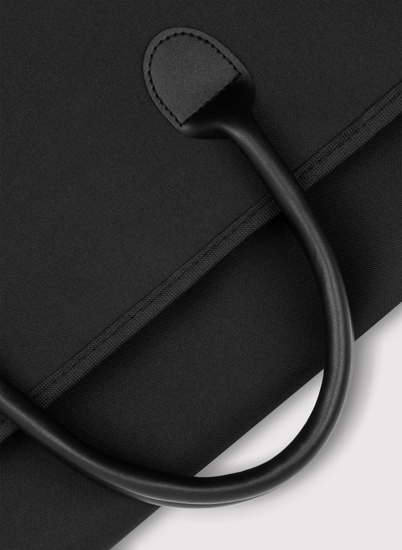 Czarny pokrowiec na garnitur P000B-UP-002-C-0