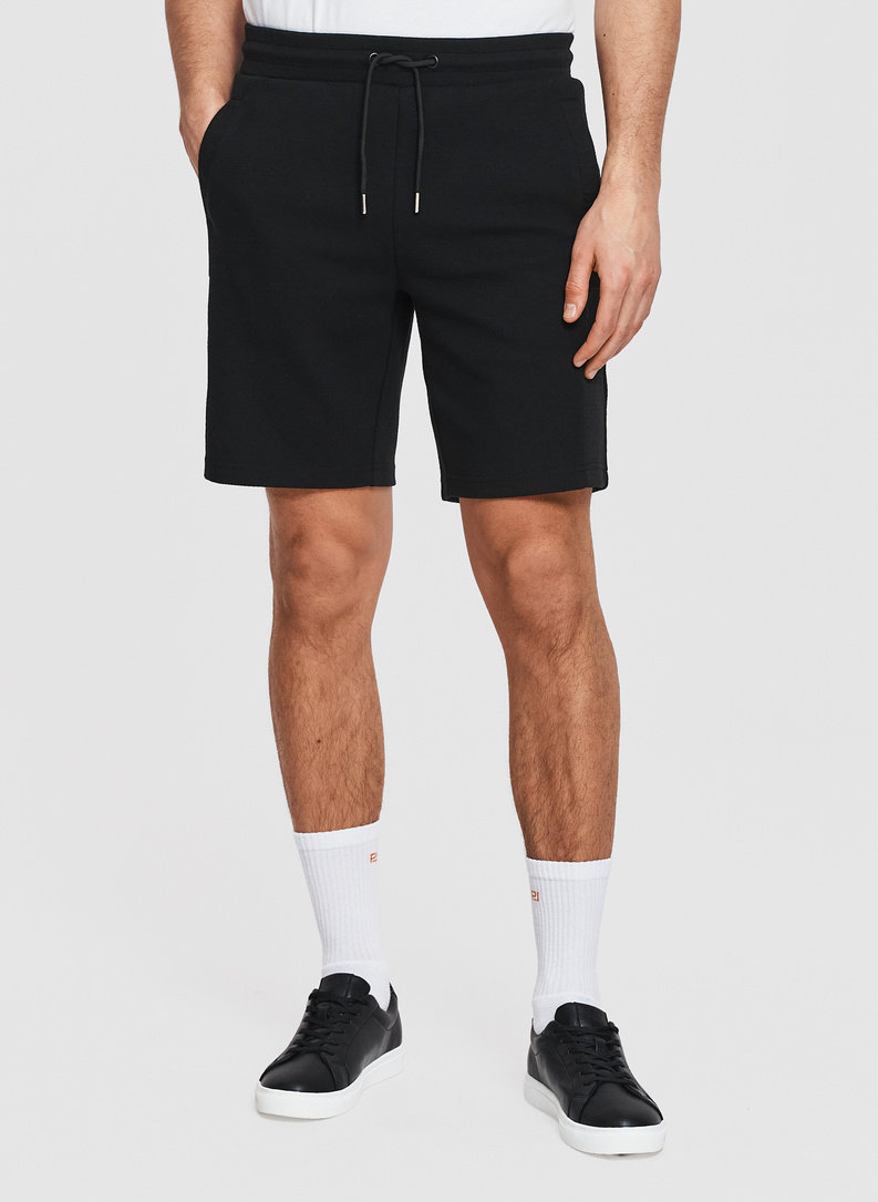 Czarne szorty dresowe