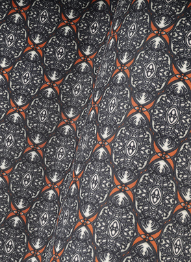 Szara poszetka w geometryczny wzór