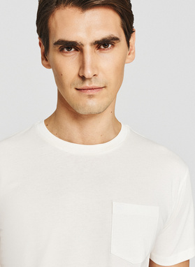 Biały bawełniany t-shirt z kieszonką