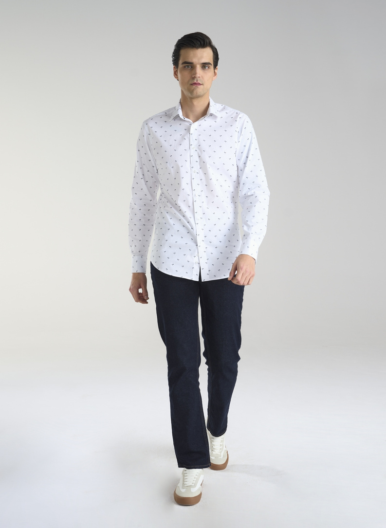 Biała koszula w palmy