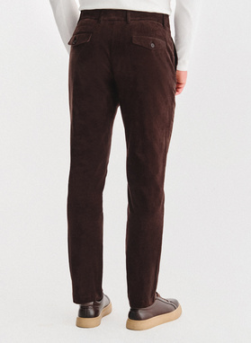 Brązowe spodnie sztruksowe